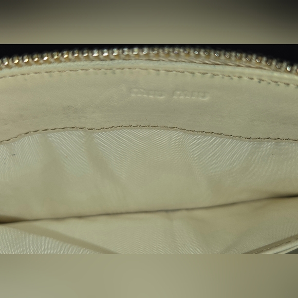 Miu Miu Cream Croc-Embossed Wallet - Picture 15 of 16